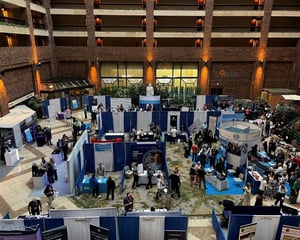 000trade show in lobby of Gaylord Texan in Dallas